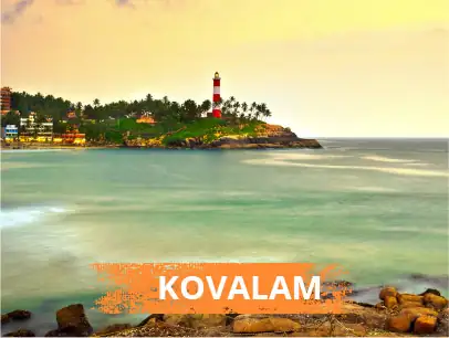 കോവളം കടൽത്തീരവും ദൂരെ വിഴിഞ്ഞം ലൈറ്റ് ഹൗസും